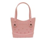 Crocs τσάντα σε ρόζ χρώμα.