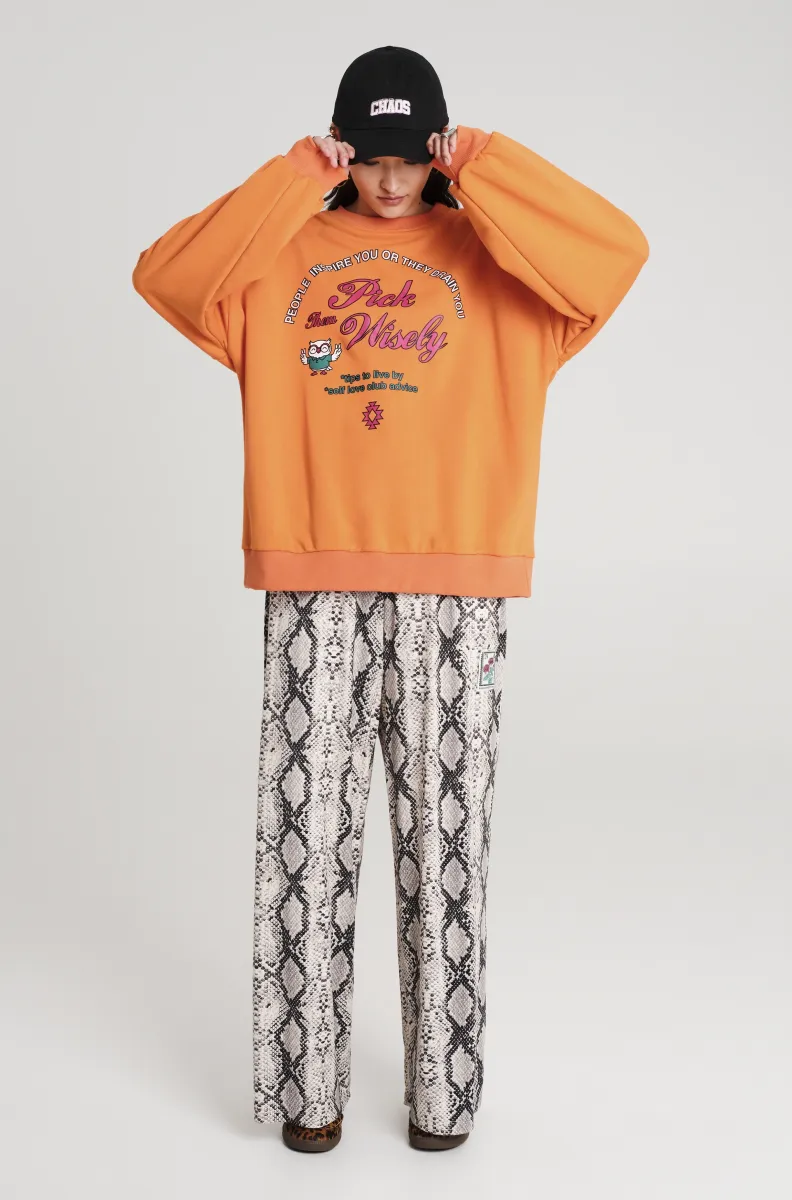 Φούτερ από την Peace & Chaos με σχέδια.