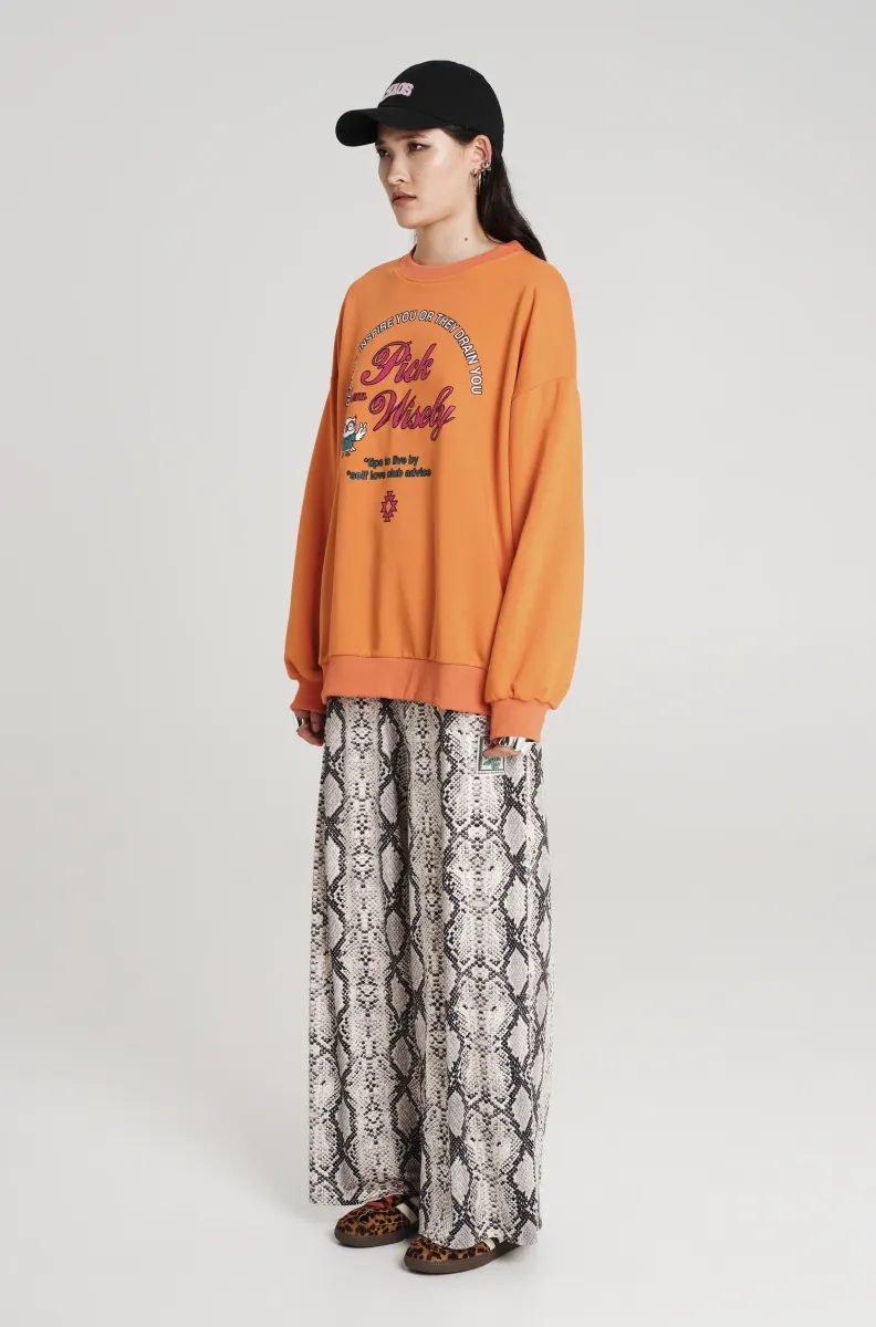 Φούτερ από την Peace & Chaos με σχέδια.