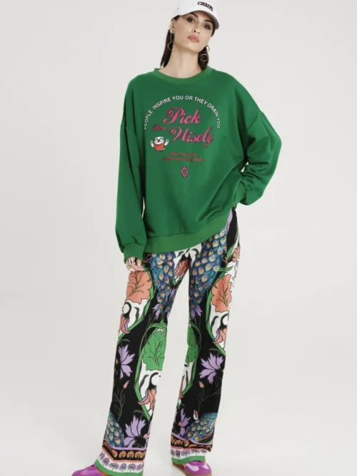 Φούτερ από την Peace & Chaos με σχέδια.