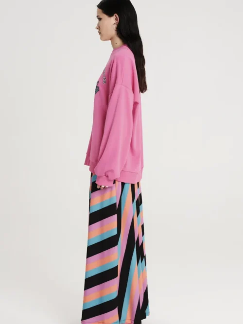 Φούτερ από την Peace & Chaos με σχέδια.