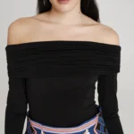 Μαύρη μπλούζα από την εταιρία Peace and Chaos.