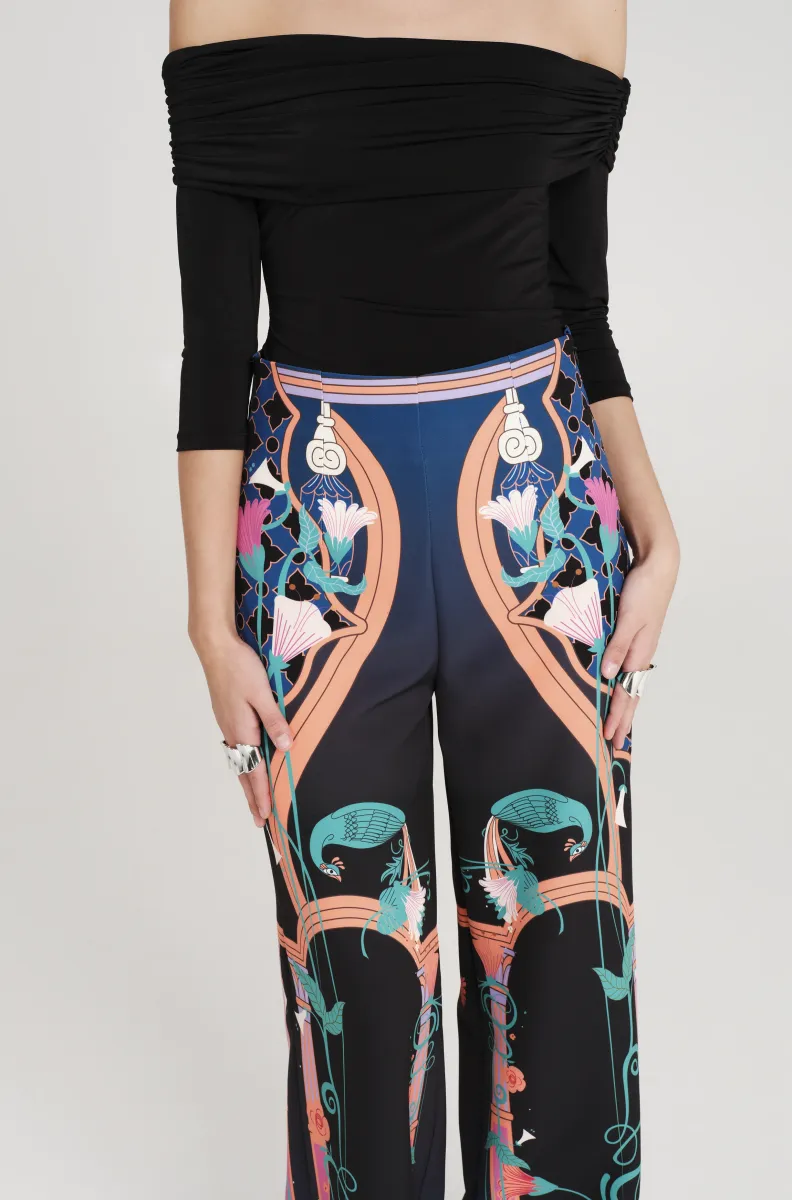 Μαύρη μπλούζα από την εταιρία Peace and Chaos.