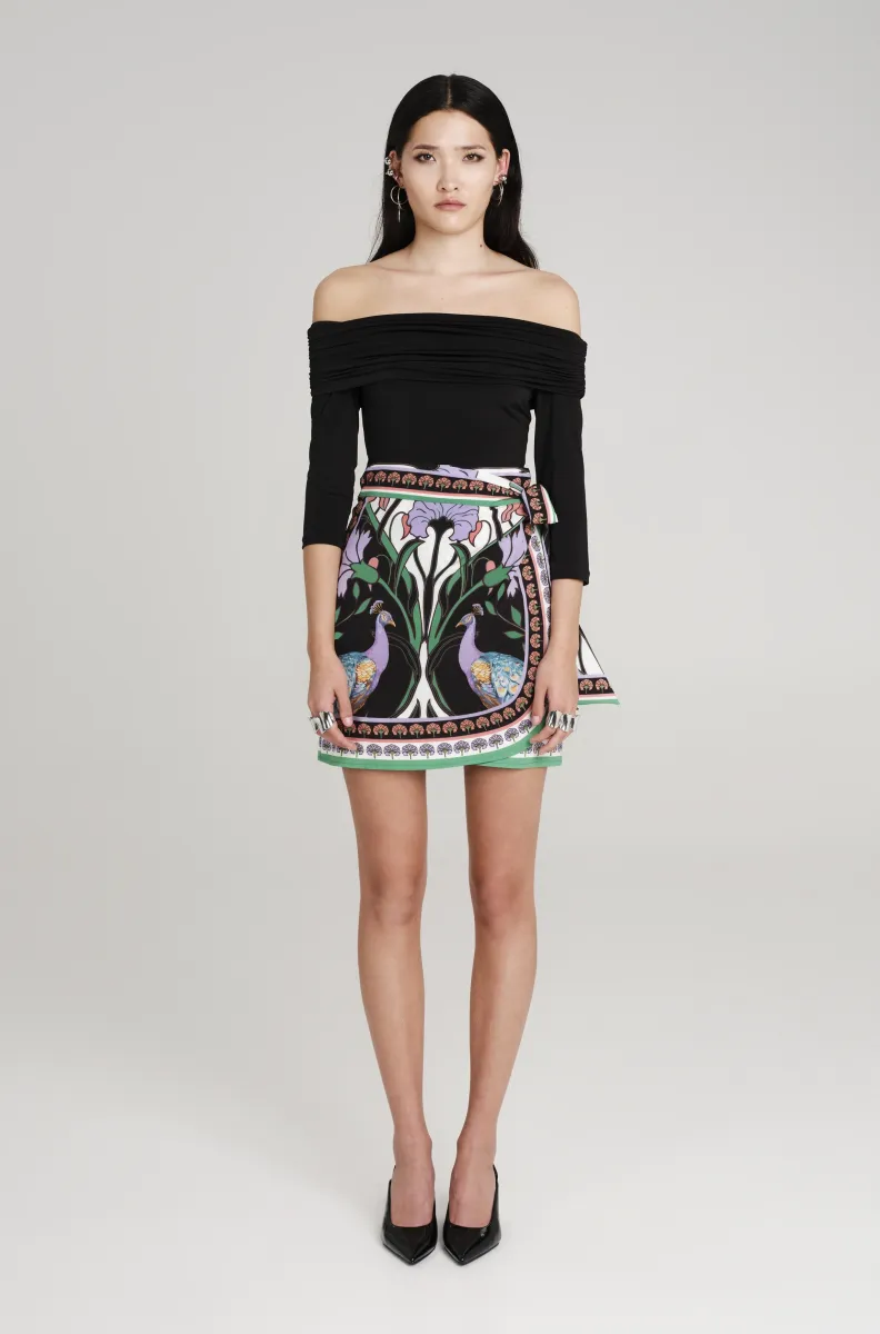 Μαύρη μπλούζα από την εταιρία Peace and Chaos.