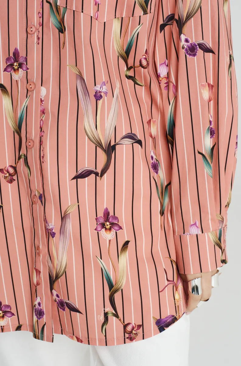 Πουκάμισο με λουλούδια από την εταιρία Peace and Chaos.