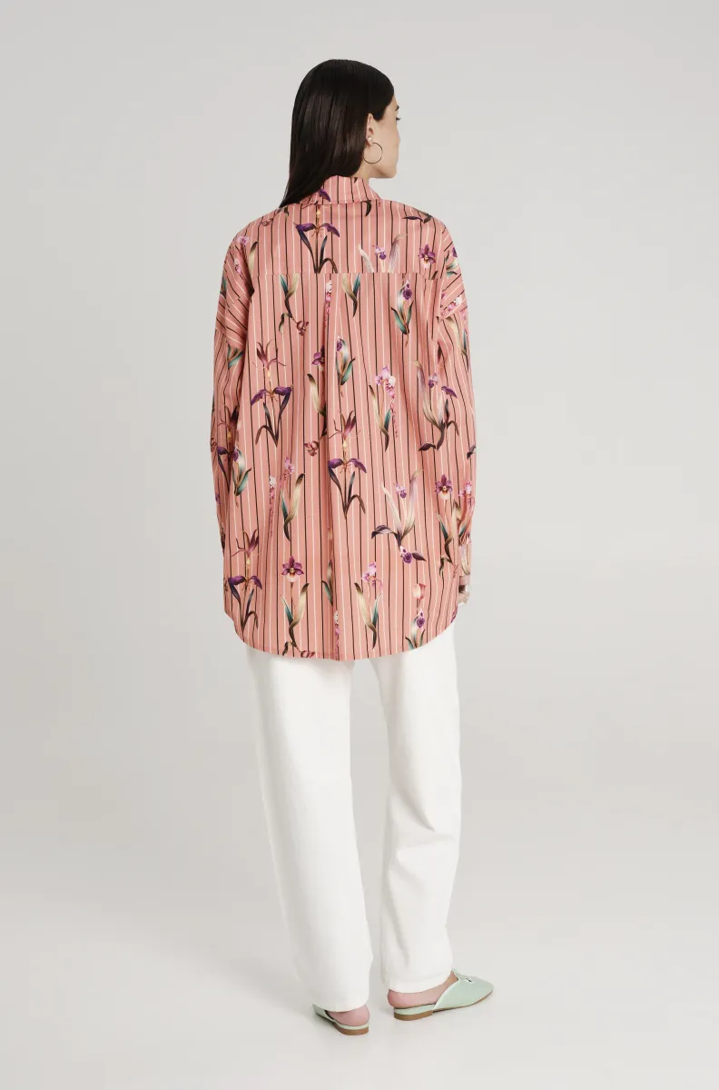 Πουκάμισο με λουλούδια από την εταιρία Peace and Chaos.