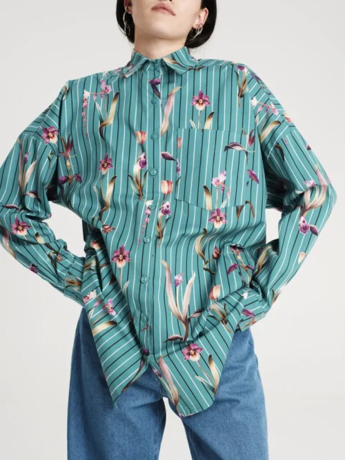 Πουκάμισο με λουλούδια από την εταιρία Peace and Chaos.