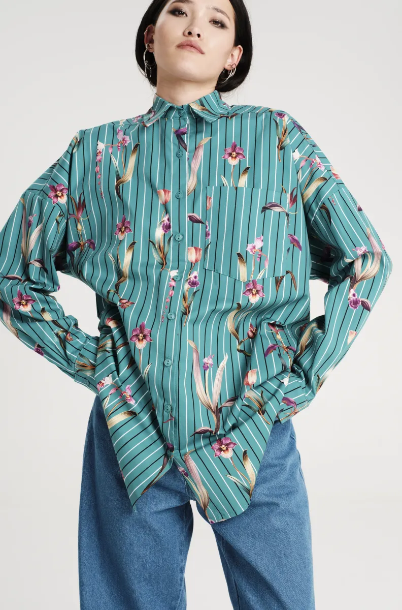 Πουκάμισο με λουλούδια από την εταιρία Peace and Chaos.