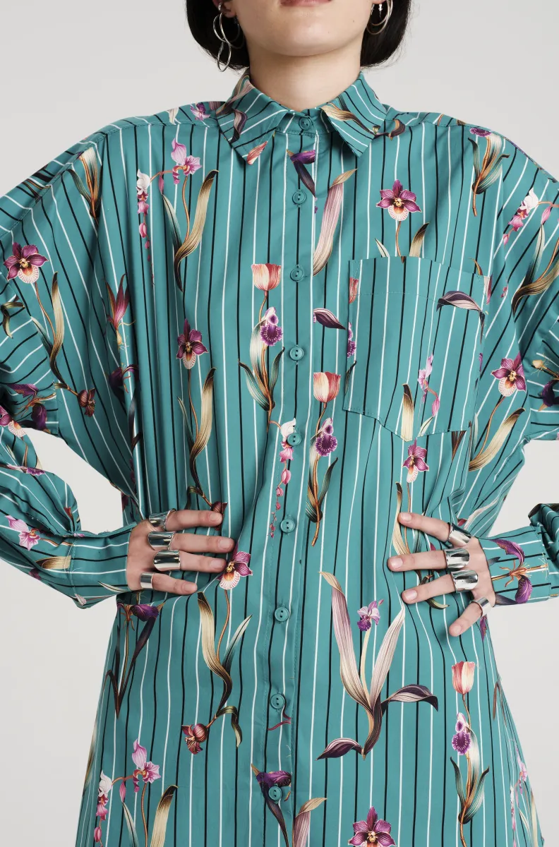 Πουκάμισο με λουλούδια από την εταιρία Peace and Chaos.