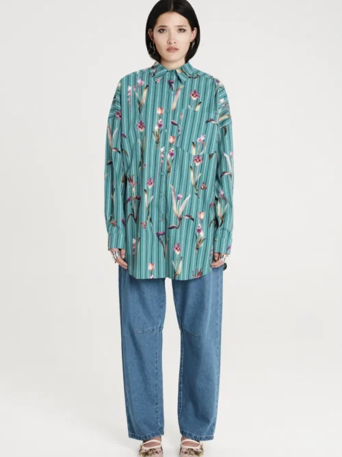 Πουκάμισο με λουλούδια από την εταιρία Peace and Chaos.