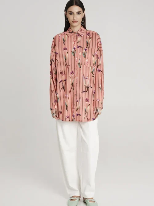 Πουκάμισο με λουλούδια από την εταιρία Peace and Chaos.