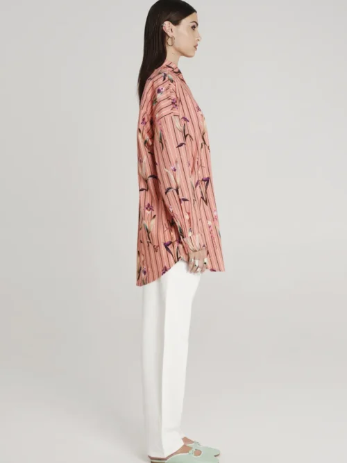 Πουκάμισο με λουλούδια από την εταιρία Peace and Chaos.