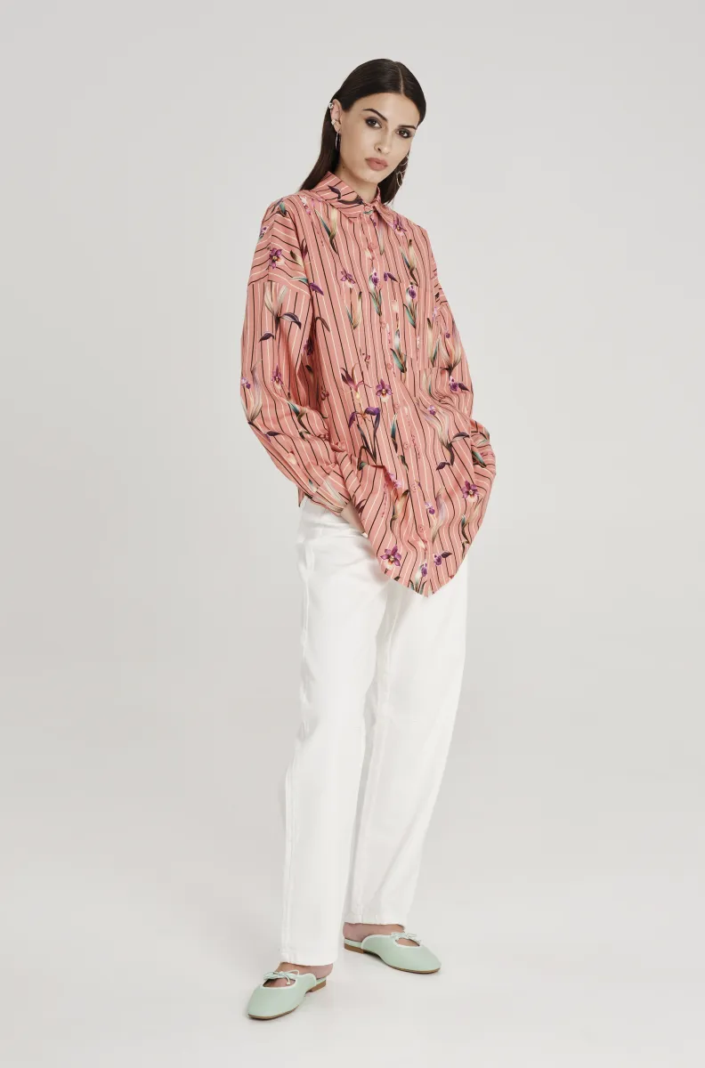 Πουκάμισο με λουλούδια από την εταιρία Peace and Chaos.