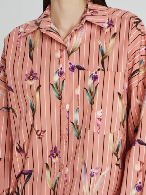 Πουκάμισο με λουλούδια από την εταιρία Peace and Chaos.