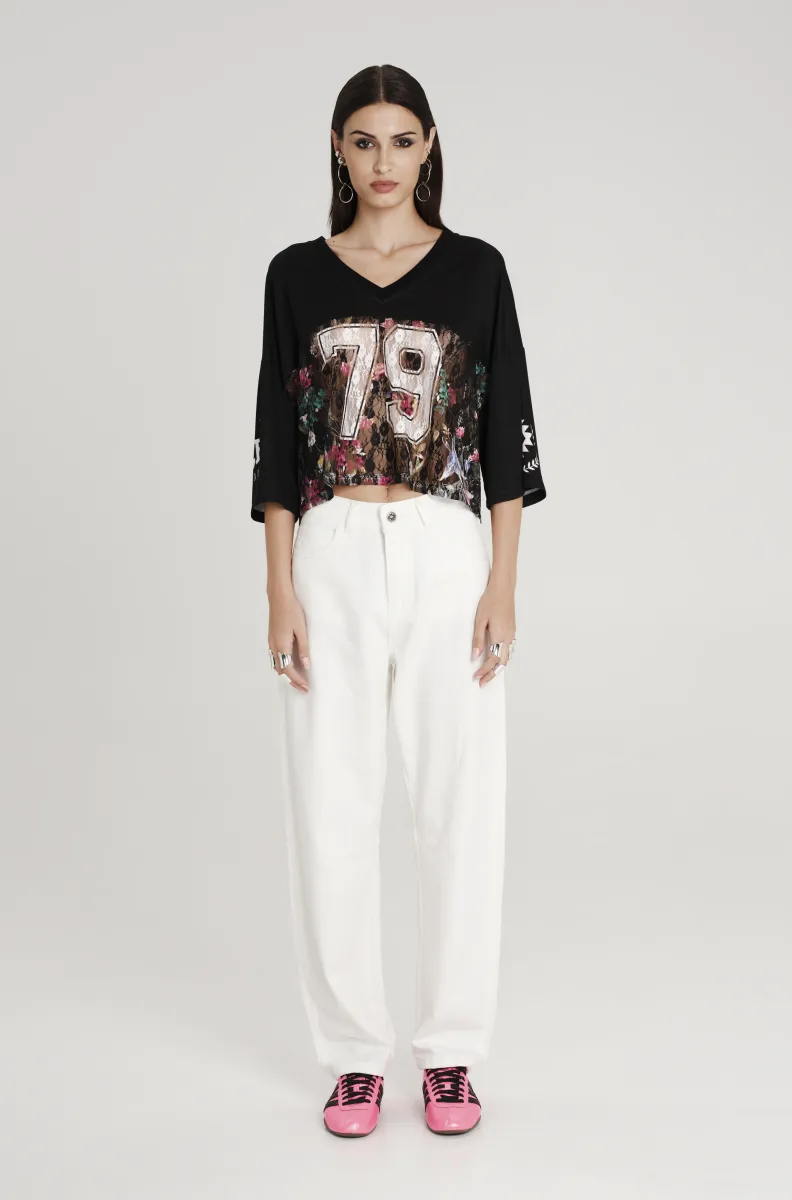 Μπλούζα με δαντέλα και σχέδια από την εταιρία Peace and Chaos.