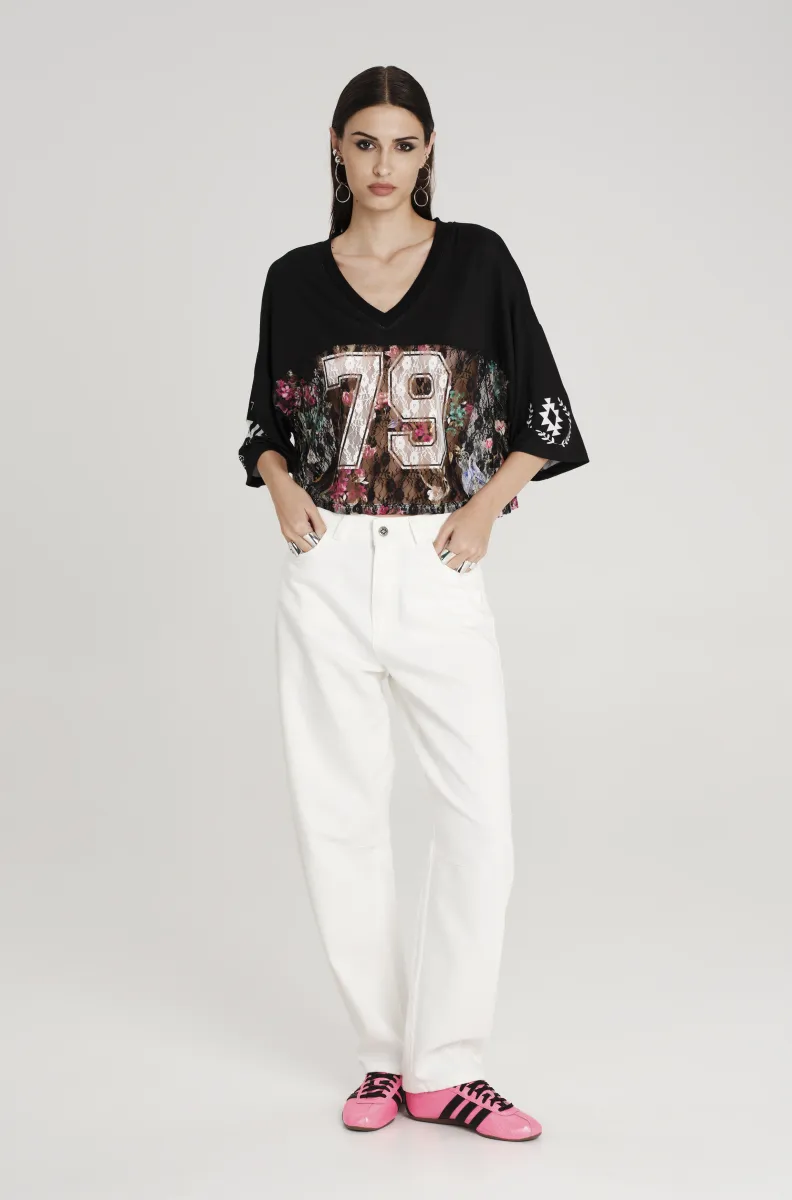 Μπλούζα με δαντέλα και σχέδια από την εταιρία Peace and Chaos.
