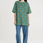 Μπλούζα σε πράσινο χρώμα με σχέδια από την εταιρία Peace and Chaos.