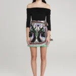 Κοντή Φούστα σε μαύρο χρώμα με σχέδια από την εταιρία Peace and Chaos.