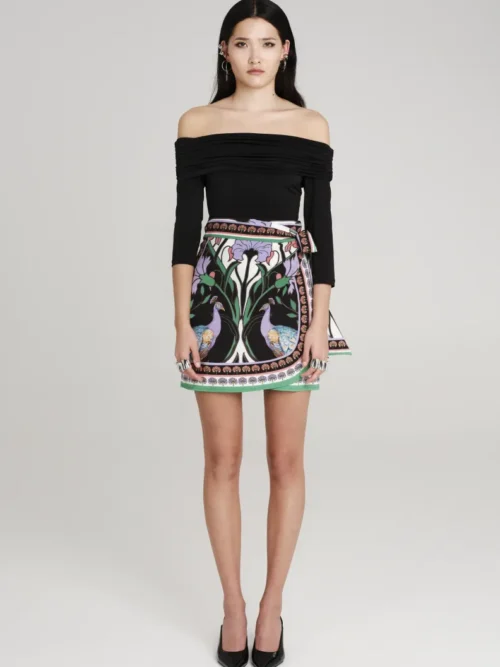 Κοντή Φούστα σε μαύρο χρώμα με σχέδια από την εταιρία Peace and Chaos.