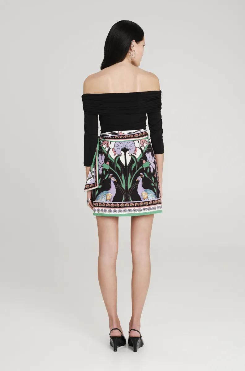 Κοντή Φούστα σε μαύρο χρώμα με σχέδια από την εταιρία Peace and Chaos.