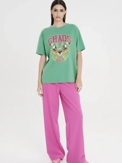 Παντελόνι από την εταιρία Peace and Chaos σε φούξια χρώμα.