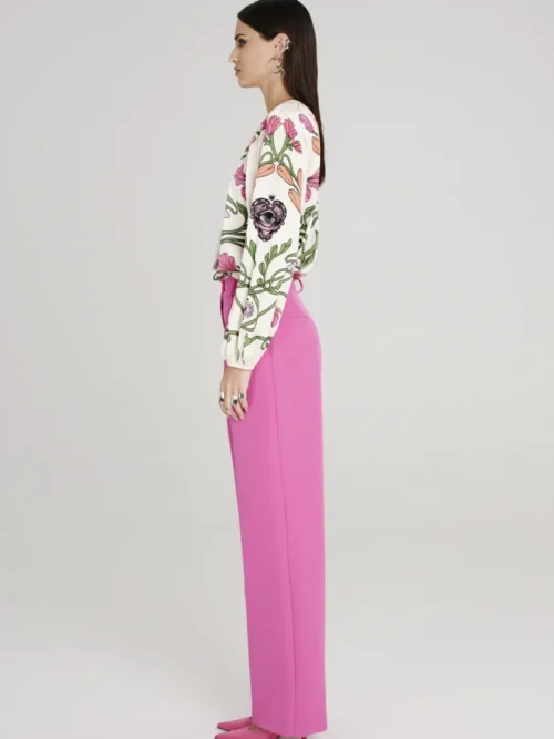 Παντελόνι από την εταιρία Peace and Chaos σε φούξια χρώμα.