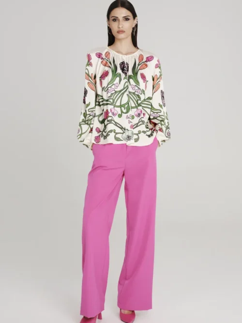 Παντελόνι από την εταιρία Peace and Chaos σε φούξια χρώμα.