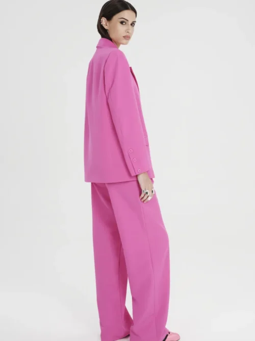 Παντελόνι από την εταιρία Peace and Chaos σε φούξια χρώμα.