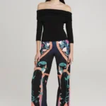 Παντελόνι σε μαύρο χρώμα με σχέδια από την εταιρία Peace and Chaos.