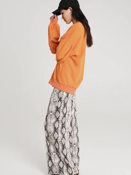 Παντελόνι με άνιμαλ σχέδια από την εταιρία Peace and Chaos.