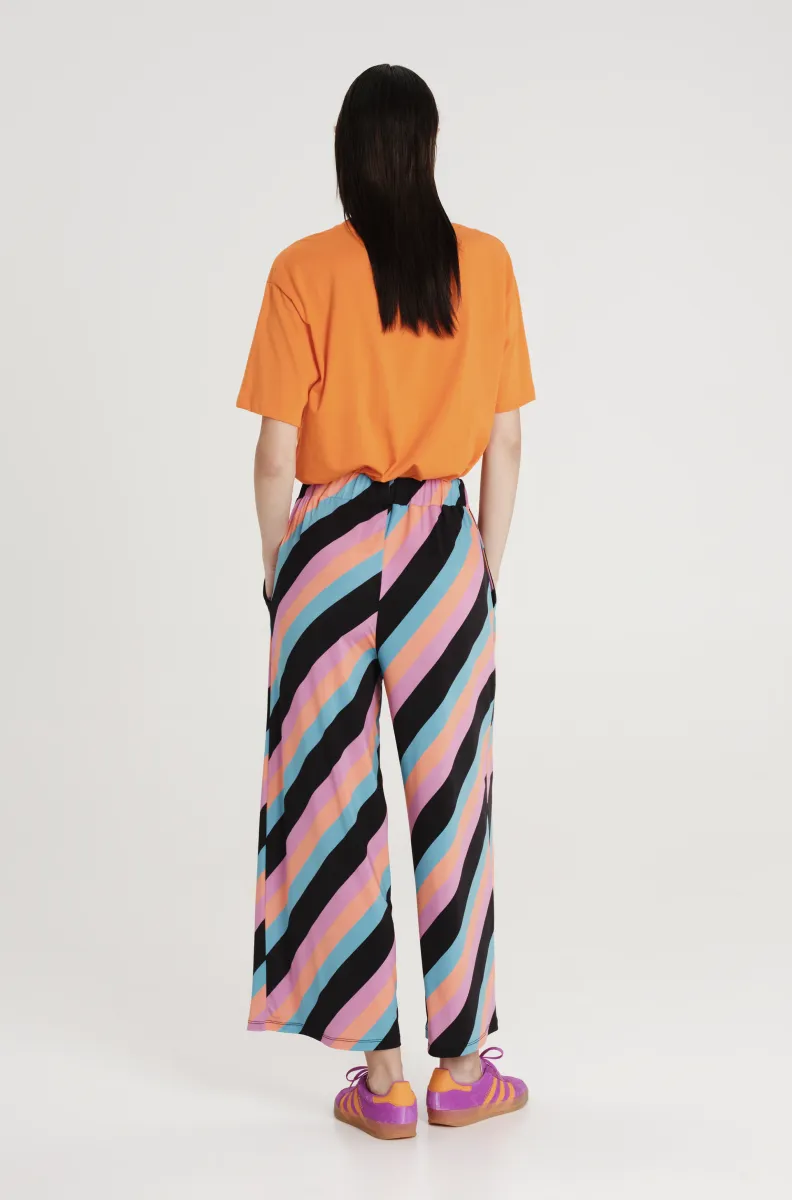 Παντελόνι με γραμμές από την εταιρία Peace and Chaos.