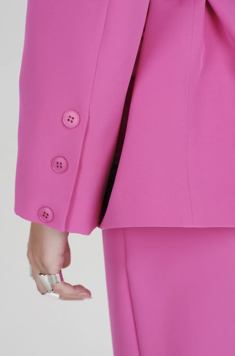 Σακάκι σε φούξια χρώμα από την εταιρία Peace and Chaos.