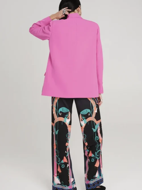 Σακάκι σε φούξια χρώμα από την εταιρία Peace and Chaos.