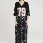 Δαντελωτό φόρεμα με σχέδια από την εταιρία Peace and Chaos.