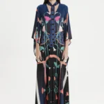 Μακρύ φόρεμα με σχέδια από την εταιρία Peace and Chaos.