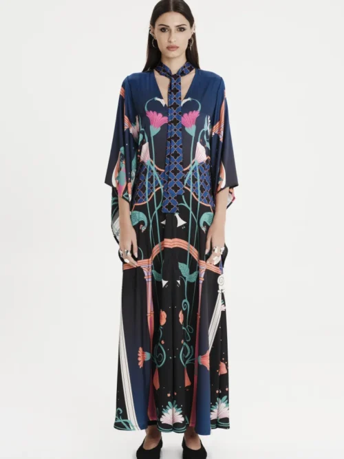 Μακρύ φόρεμα με σχέδια από την εταιρία Peace and Chaos.