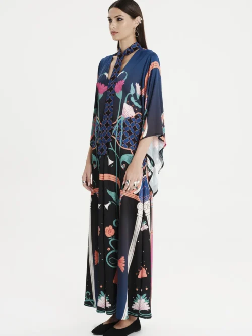 Μακρύ φόρεμα με σχέδια από την εταιρία Peace and Chaos.