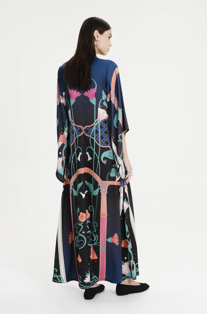 Μακρύ φόρεμα με σχέδια από την εταιρία Peace and Chaos.