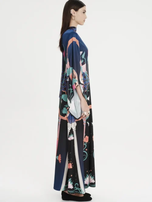 Μακρύ φόρεμα με σχέδια από την εταιρία Peace and Chaos.