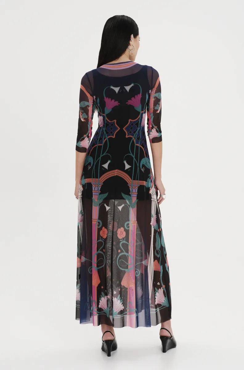 Μακρύ φόρεμα με σχέδια από την εταιρία Peace and Chaos.