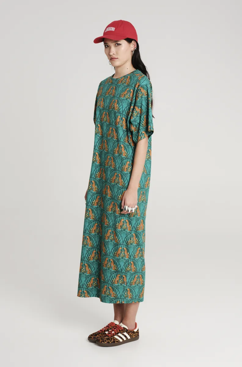 Πετρόλ φόρεμα με σχέδια από την εταιρία Peace and Chaos.