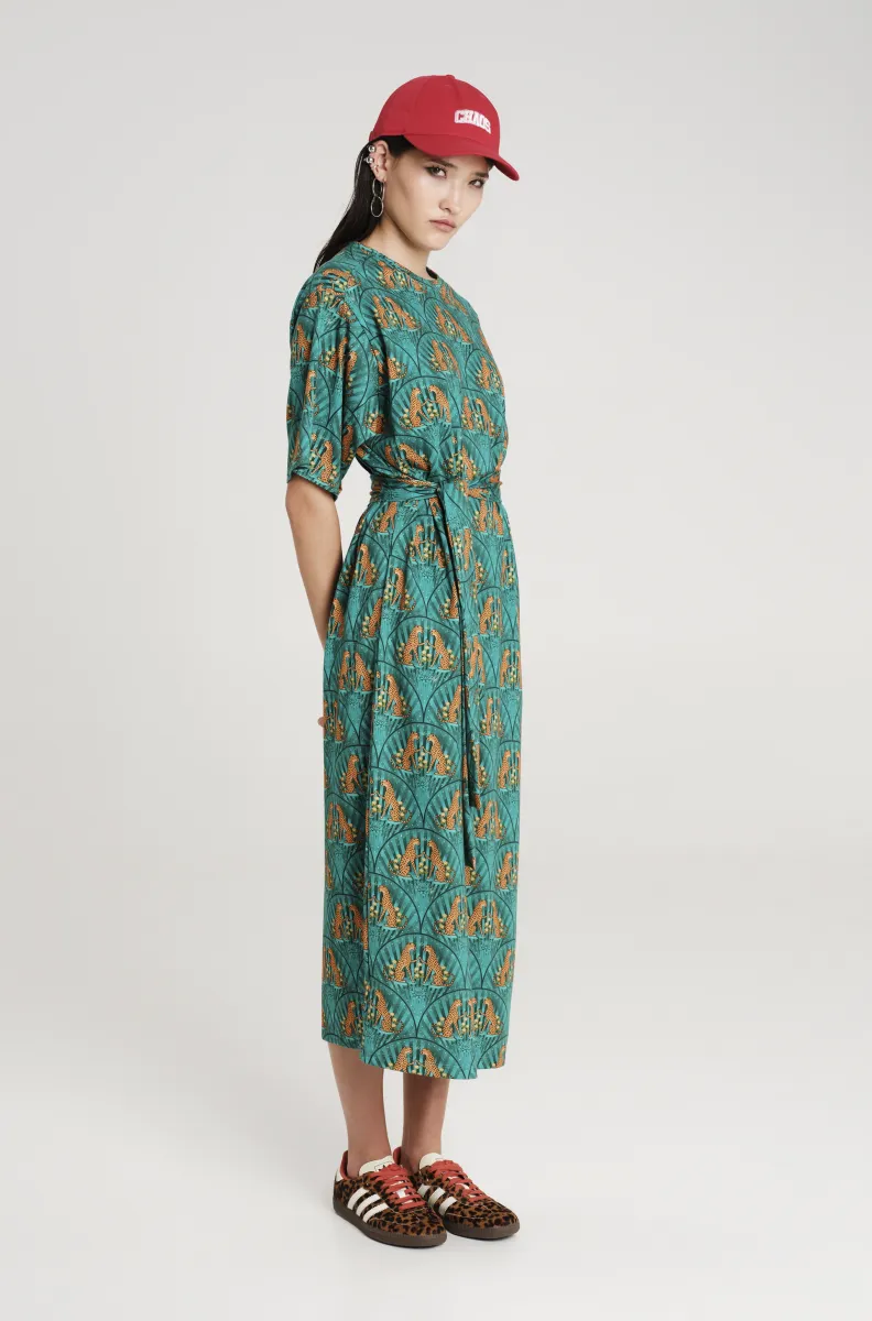 Πετρόλ φόρεμα με σχέδια από την εταιρία Peace and Chaos.