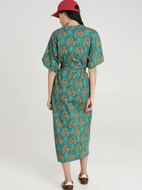 Πετρόλ φόρεμα με σχέδια από την εταιρία Peace and Chaos.