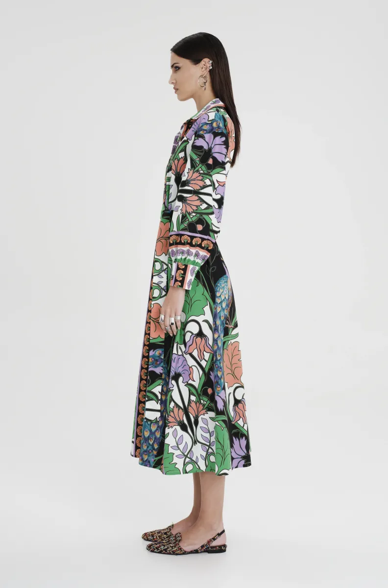 Μακρύ φόρεμα με σχέδια από την εταιρία Peace and Chaos.