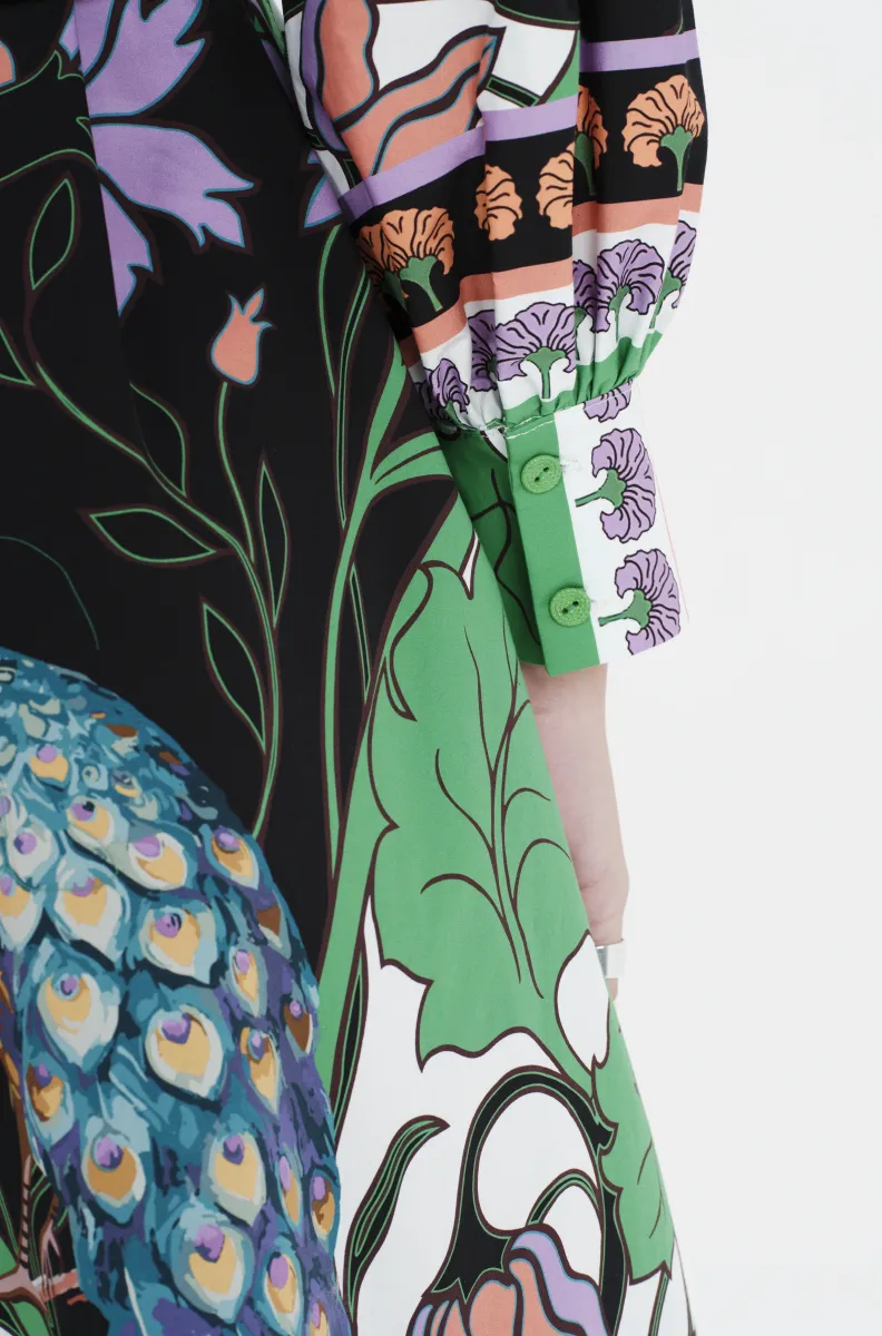 Μακρύ φόρεμα με σχέδια από την εταιρία Peace and Chaos.