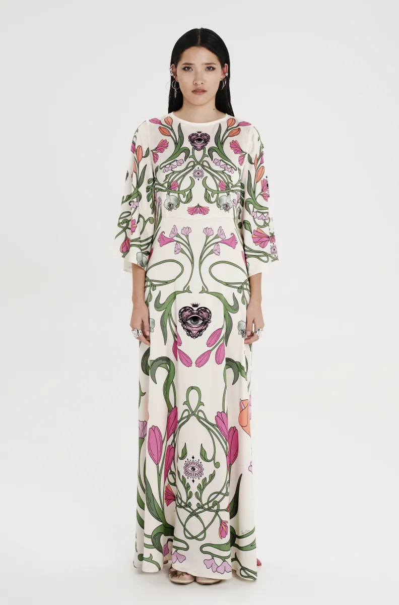 Μακρύ φόρεμα με σχέδια από την εταιρία Peace and Chaos.