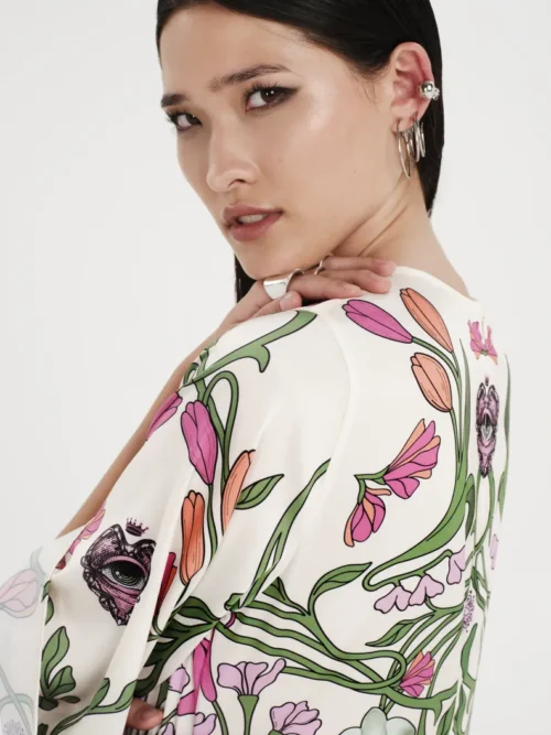 Μακρύ φόρεμα με σχέδια από την εταιρία Peace and Chaos.