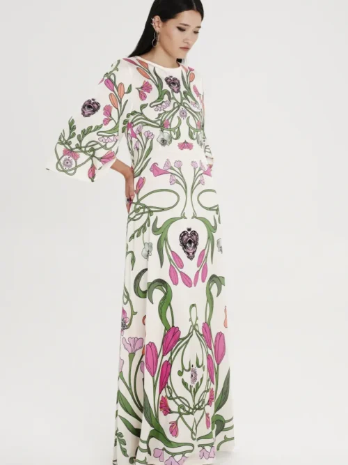 Μακρύ φόρεμα με σχέδια από την εταιρία Peace and Chaos.