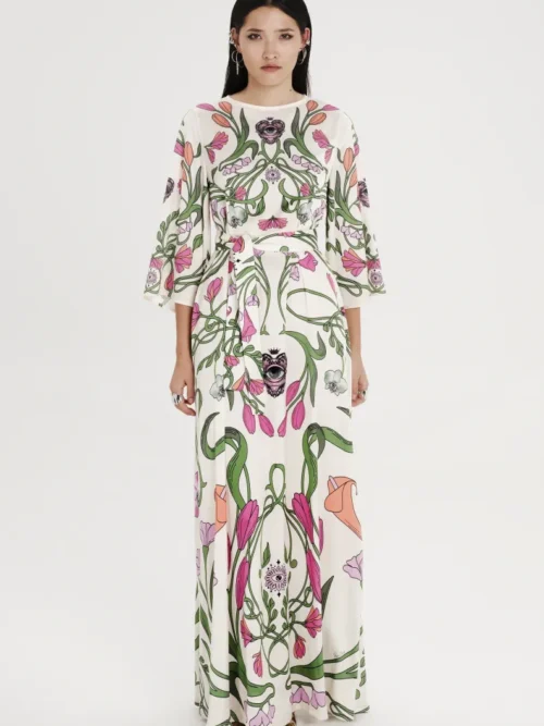 Μακρύ φόρεμα με σχέδια από την εταιρία Peace and Chaos.