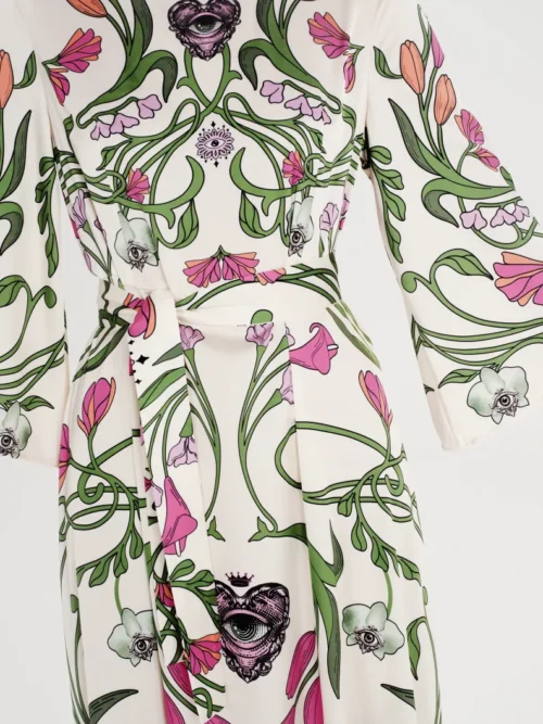 Μακρύ φόρεμα με σχέδια από την εταιρία Peace and Chaos.